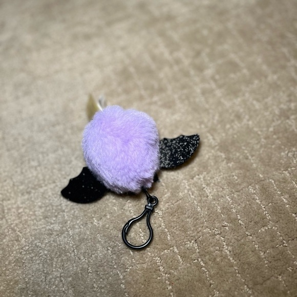 Purple bat puff style plushie keychain - Picture 9 of 9